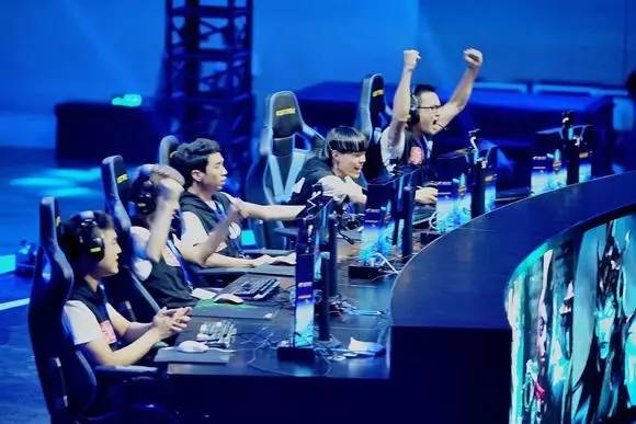 LPL夏季赛第三周最佳阵容：MVP选手Rookie，最佳新秀Niket