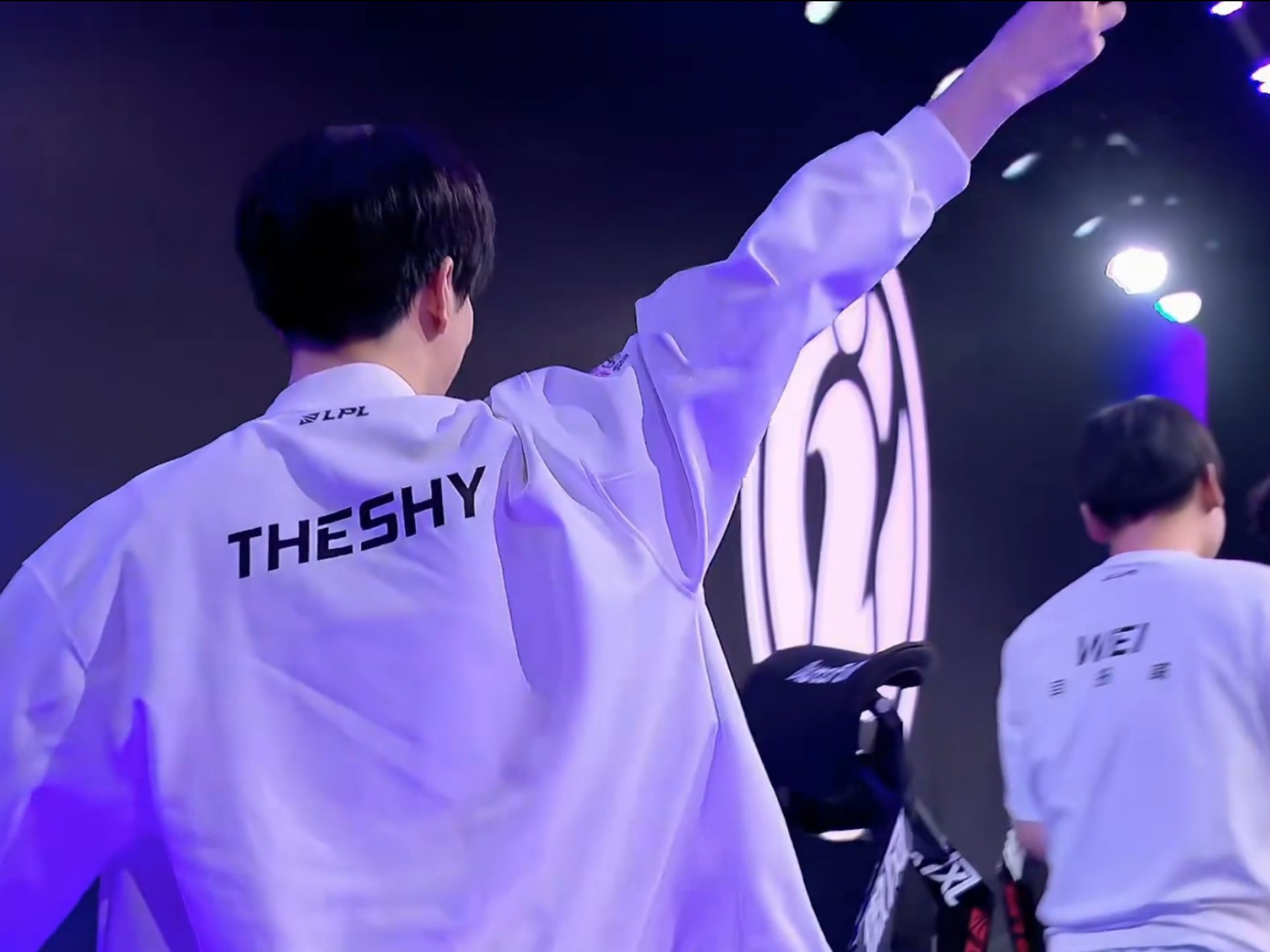 LPL资格赛第二日宣传片 Kanavi ：想晋级S赛 向世界展示我们的实力