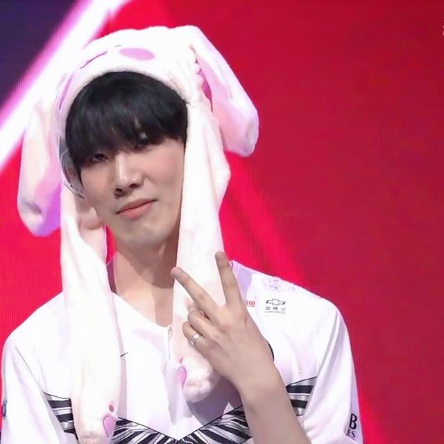 寻求赞助！ Uzi ：有没有人可以赞助我们的GM团队？我们只需要几百名玩家